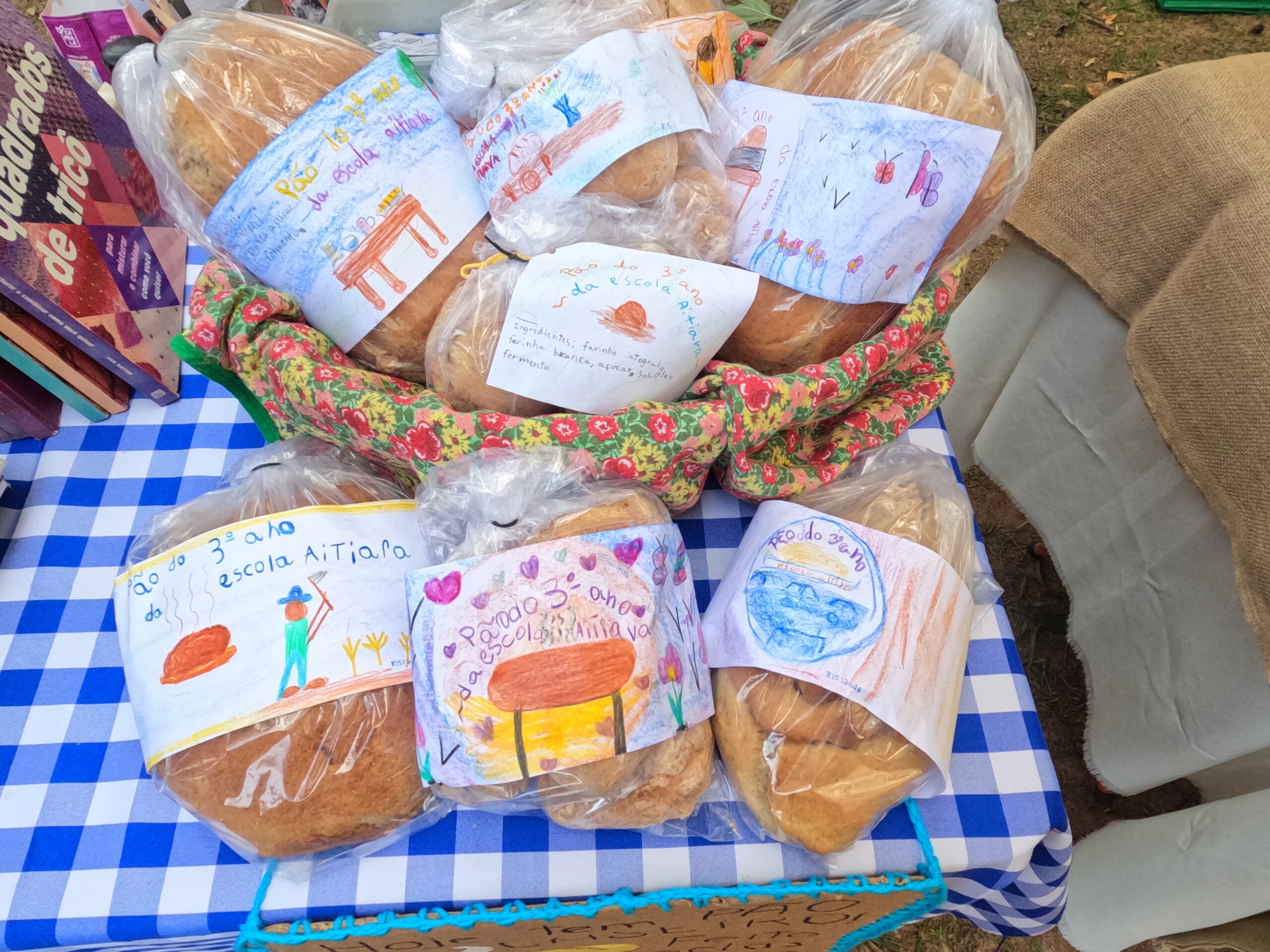 Popança da sala com venda de pães produzidos pelos alunos na aula de panificação da escola Aitiara