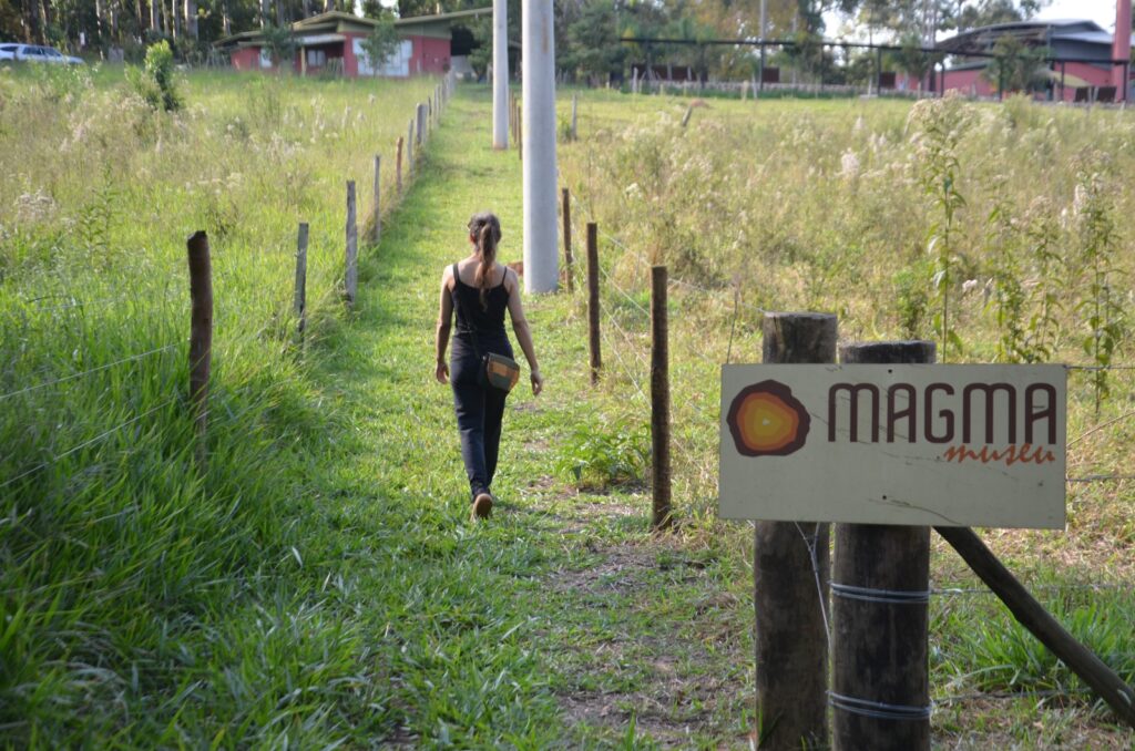 caminha bairro Demétria em meio ao cerrado caminha bairro Demétria em meio ao cerrado